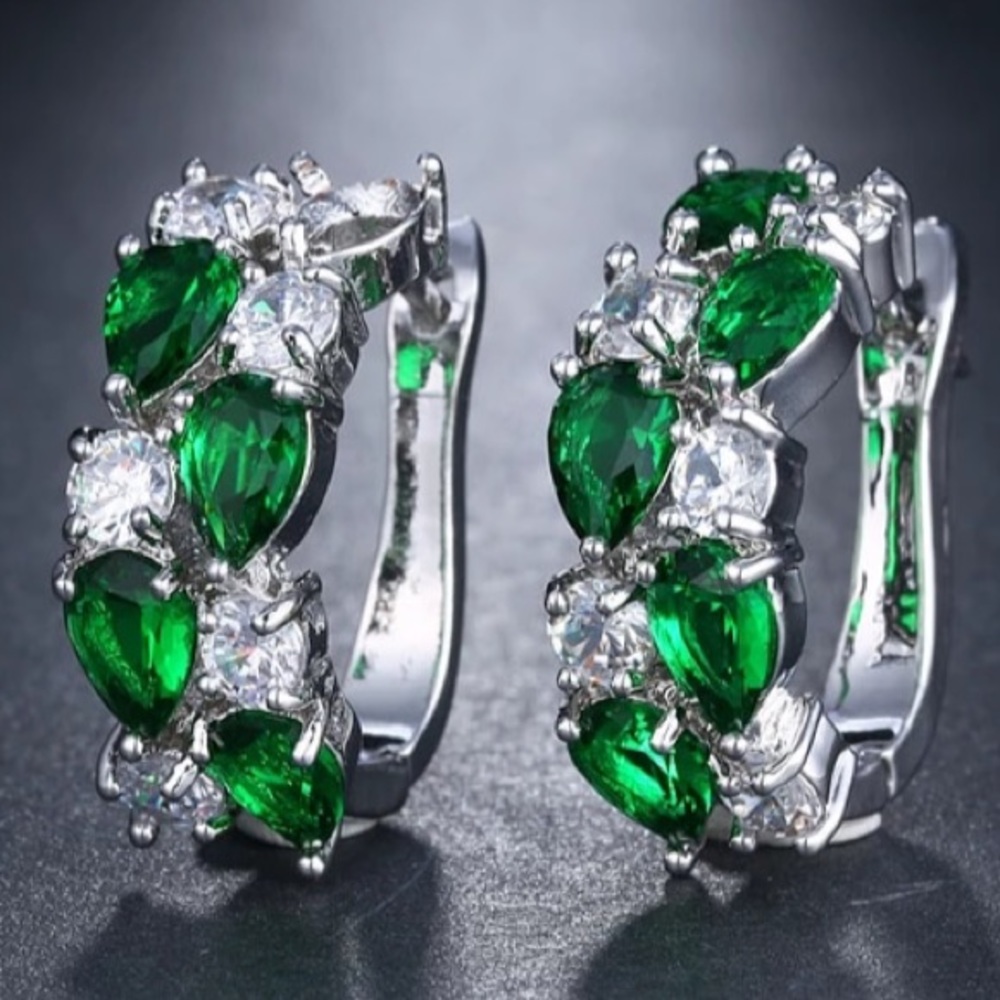 NEW!💙💎EMERALD GREEN💚WHITE CZ SILVERY HOOPS!💎💙 - Picture 5 of 8